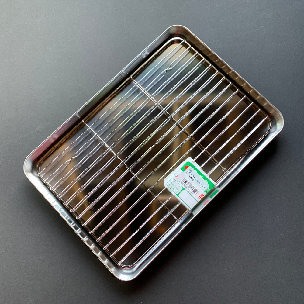 Cake tray with wire rack